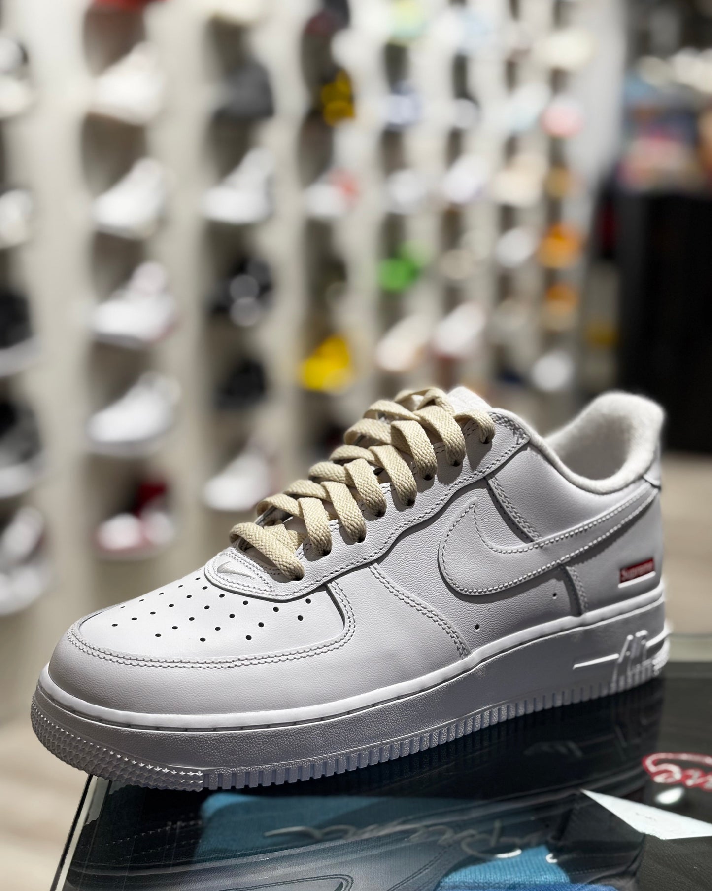 Laces Cream