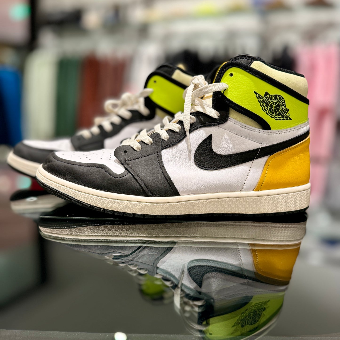 USED Nike Jordan 1 High OG Volt Gold (47,5)