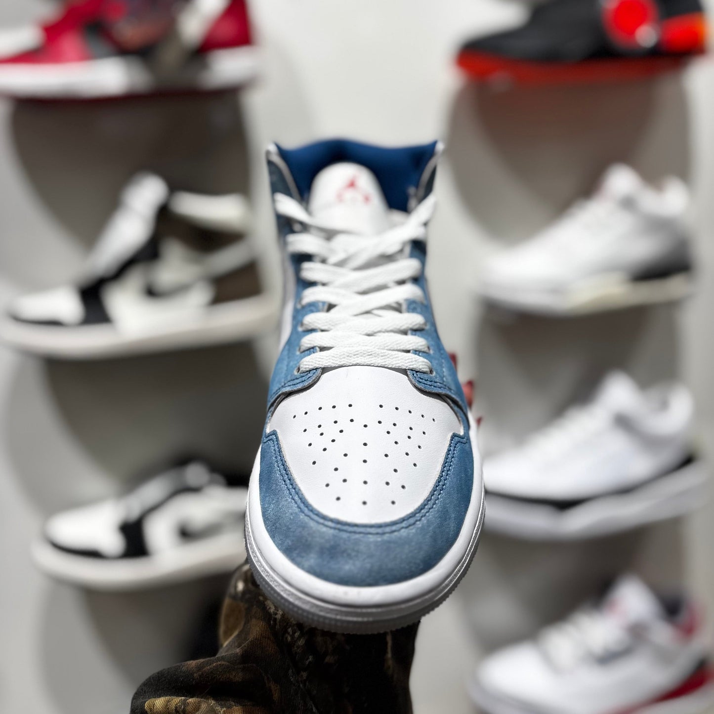 USED Nike Jordan 1 Mid French Blue Fire Red